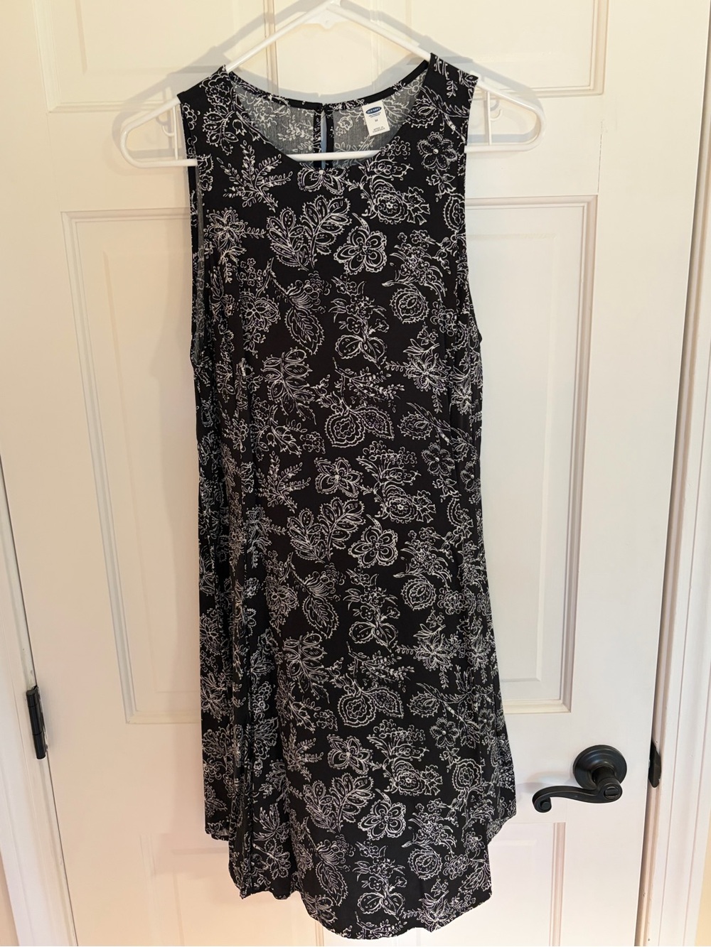 Old Navy Black Floral Sleeveless Shift Dress medium